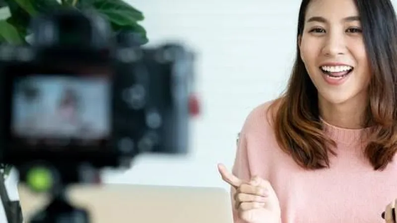 Pengalaman relatable membantu konten menarik perhatian, membangun kedekatan emosional, dan mendorong audiens membagikan cerita di media sosial.
