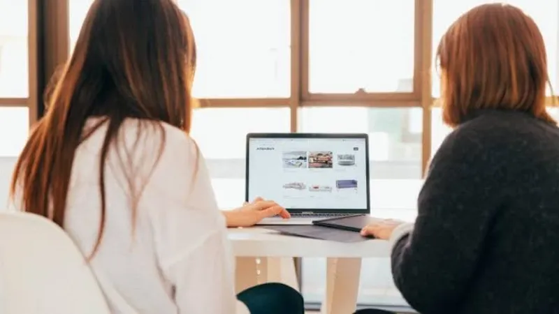 Cara membangun personal branding di media sosial melalui konten, konsistensi, interaksi audiens, dan strategi digital.
