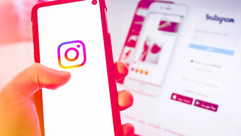 Instagram sebagai etalase digital untuk menampilkan produk dan kreativitas melalui foto, video, Reels, caption, serta tampilan profil yang menarik