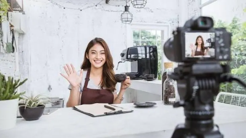 Detail kecil dalam aktivitas sehari-hari dikembangkan menjadi cerita menarik untuk konten digital yang kreatif dan relevan.
