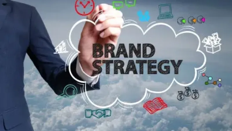 Pedoman identitas brand membantu menjaga konsistensi visual, komunikasi, dan karakter merek saat meluncurkan produk baru.