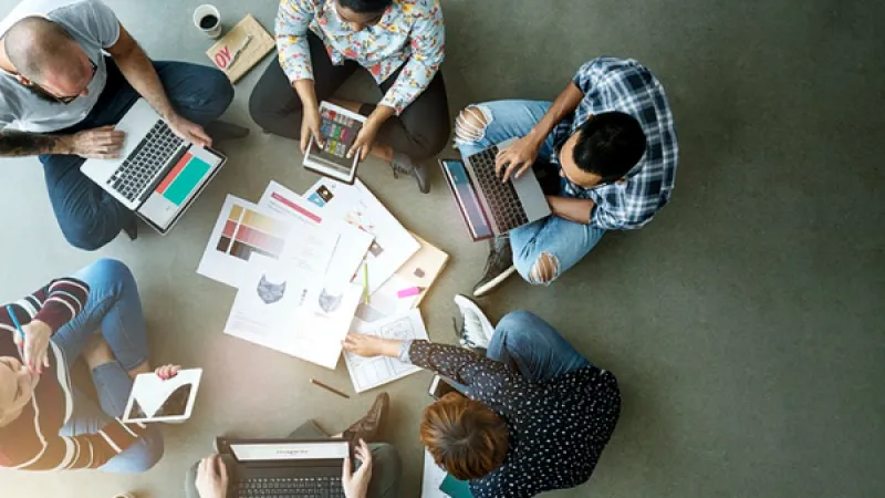 Strategi branding bisnis berlangganan untuk menjaga loyalitas pelanggan melalui layanan relevan, personalisasi, dan komunikasi yang konsisten.