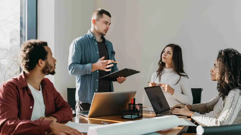 Strategi brand storytelling yang melibatkan pelanggan sebagai bagian dari perjalanan dan cerita sebuah brand.