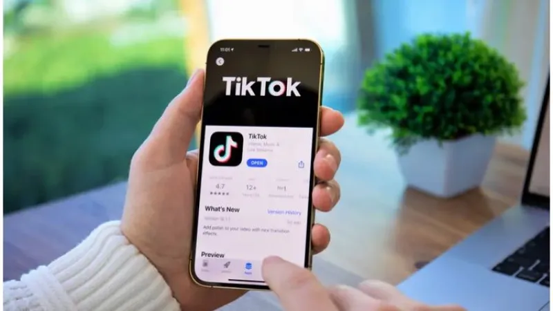 Generasi digital membuat dan mengedit video kreatif menggunakan TikTok sebagai ruang untuk berekspresi dan berkarya