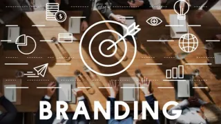 Brand governance membantu perusahaan menjaga konsistensi identitas, komunikasi, dan pengelolaan merek di berbagai saluran bisnis.