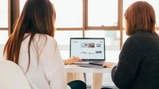 Cara membangun personal branding di media sosial melalui konten, konsistensi, interaksi audiens, dan strategi digital.