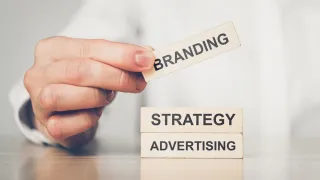 Strategi menentukan batas inovasi untuk menjaga identitas brand tetap konsisten dan perubahan bisnis tetap terarah