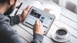 Cara mengemas informasi rumit menjadi konten sederhana melalui bahasa jelas, contoh konkret, struktur teratur, dan visual pendukung.