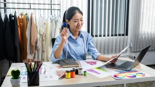 Efek familiaritas dalam branding membantu konsumen mengenali merek dan mempertimbangkannya saat membeli produk.