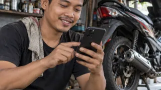 Menjalani Kehidupan Sosial