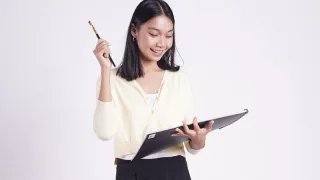 Strategi branding konsisten untuk membangun kepercayaan konsumen dan memperkuat identitas merek di berbagai kanal pemasaran.