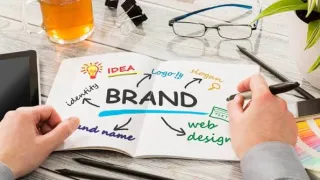 Strategi branding berbasis data untuk memahami perubahan kebutuhan konsumen dan meningkatkan relevansi merek.