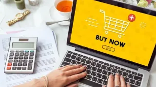 Program promosi bersama UMKM melalui paket belanja, media sosial, dan kegiatan lokal untuk meningkatkan kunjungan serta penjualan.