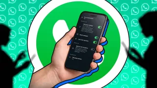 Status WhatsApp digunakan sebagai ruang berbagi aktivitas sehari-hari melalui foto, video, dan teks