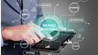 Strategi branding bisnis efektif untuk meningkatkan pengenalan merek, membangun identitas, dan memperkuat hubungan dengan konsumen. 