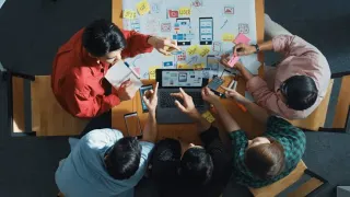 Strategi membentuk persepsi konsumen melalui identitas brand, komunikasi, pengalaman pelanggan, dan konsistensi pesan.