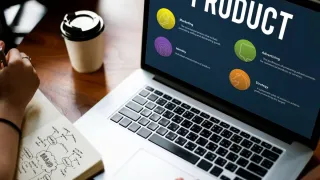 Strategi portofolio merek untuk menjangkau segmen konsumen melalui positioning, diferensiasi produk, dan pemasaran yang tepat.