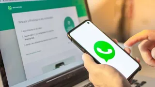 WhatsApp Channel sebagai sarana mendapatkan informasi digital melalui pembaruan berita, foto, video, dan tautan dari berbagai sumber terpercaya.